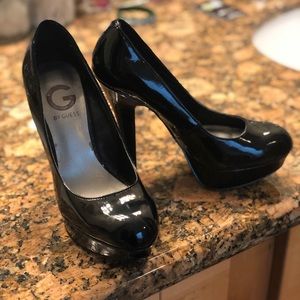 Guess pumps